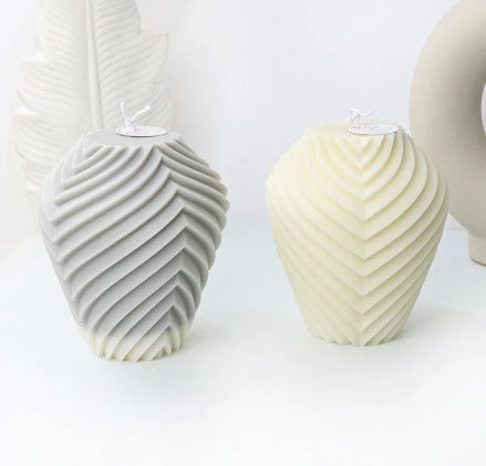 V stripe vase candle